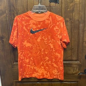 Nike T-shirt, boys, size XL, color: orange